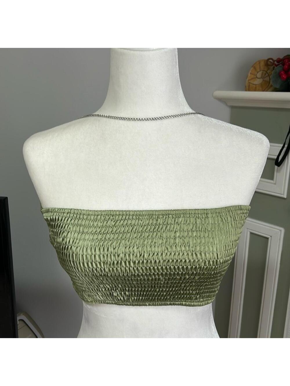 Ruched women’s top with chain